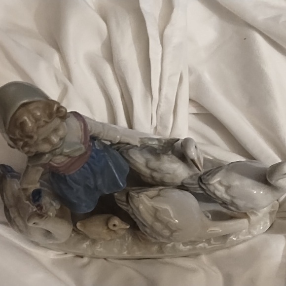 Antique German Porcelain Girl - Picture 4 of 4